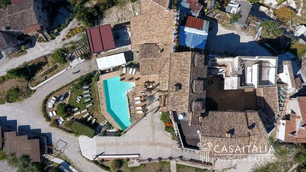 Õhuvaade - Restored Castle Resort with Mountain Views, Spoleto