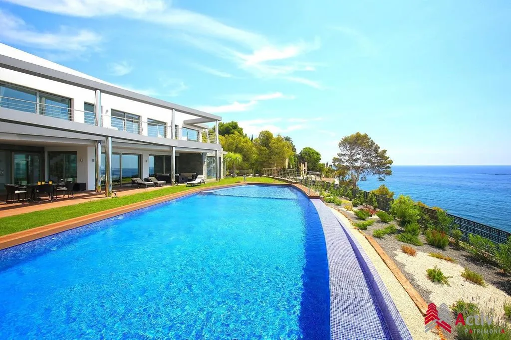 Pool - Luxury House with Seafront Views in Altea