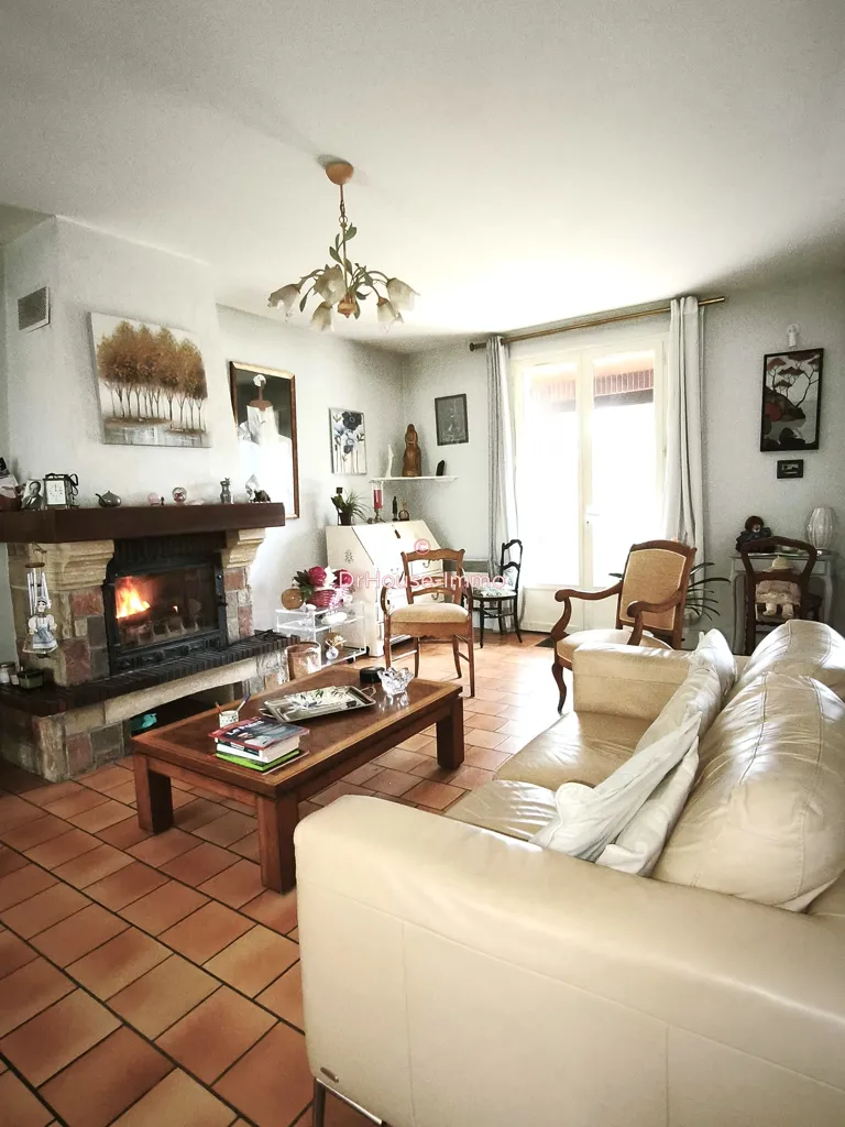 Elutuba - Detached House with Pool in Déols