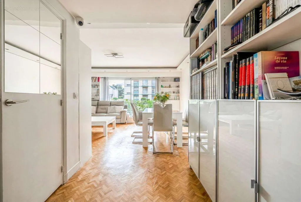 Bureau - Appartement avec Jardin au Calme à Saint-Louis