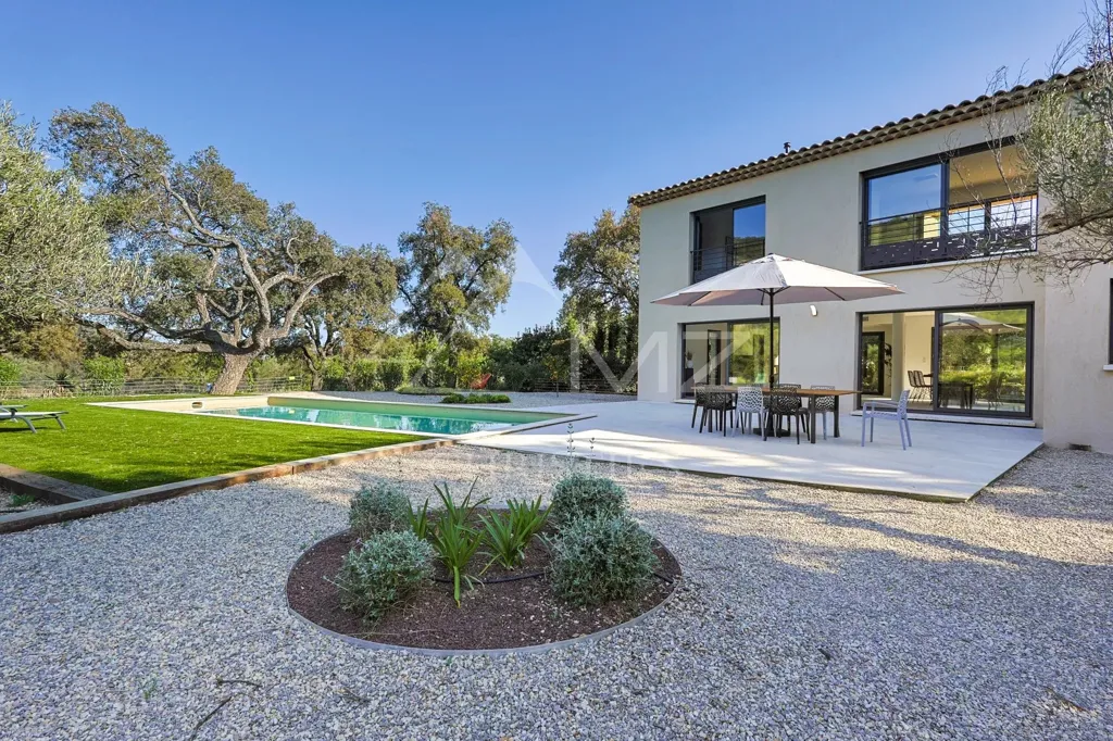 Piscine - Villa Nouvelle avec Piscine dans le Massif des Maures