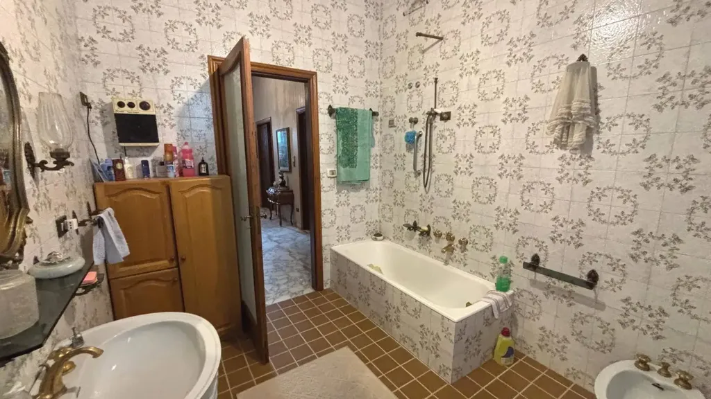 Salles de bain - Panoramic Villa with Garden in Castrolibero