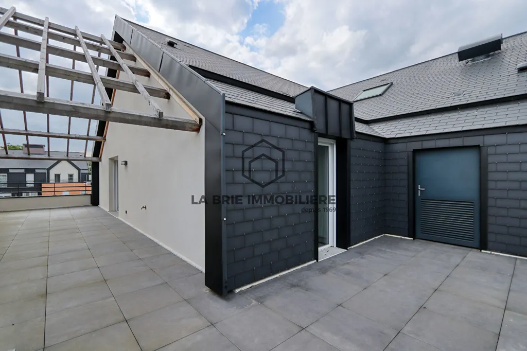 Terrace - Flat with Extensive Terraces in Emerainville