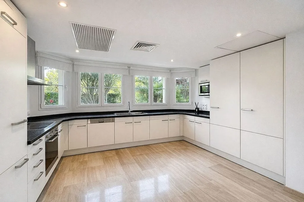 Cuisine - Modernised Ground Floor Flat with Pool in Bendinat
