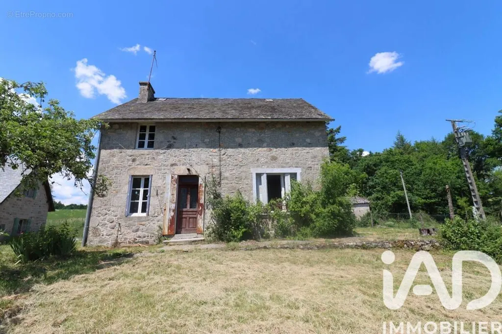 Maison en Pierre avec Vue sur Vallée à Combressol