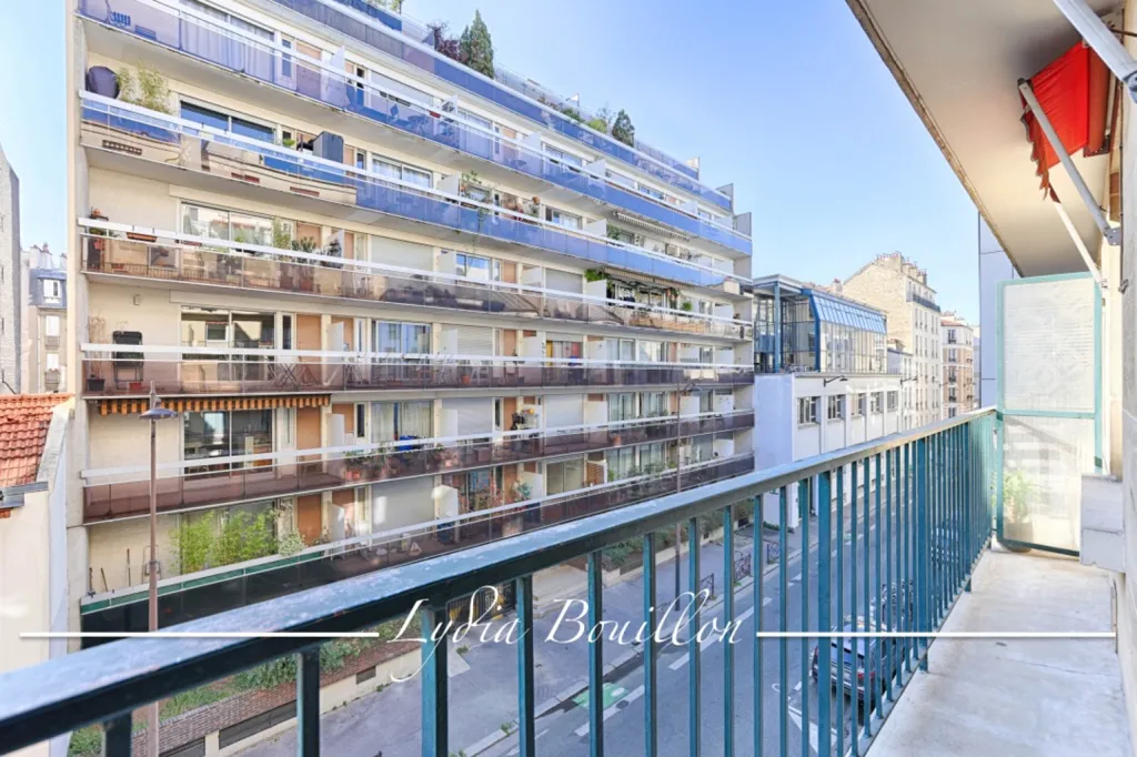 Rõdu - 2.5-Room Apartment with Balcony in Paris 20ème
