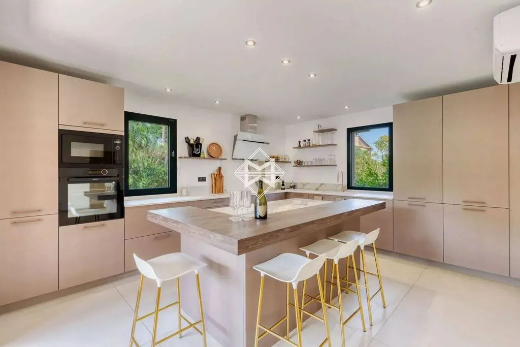 Cucina - Modern Villa with Pool in Saint-Tropez