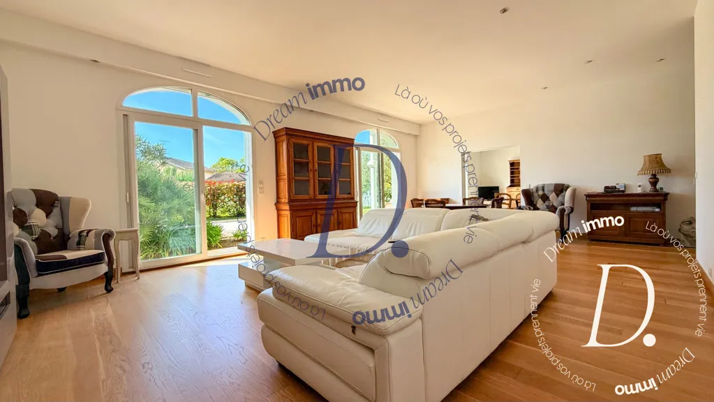Séjour - Maison avec Piscine et Volumes Spectaculaires à Narrosse