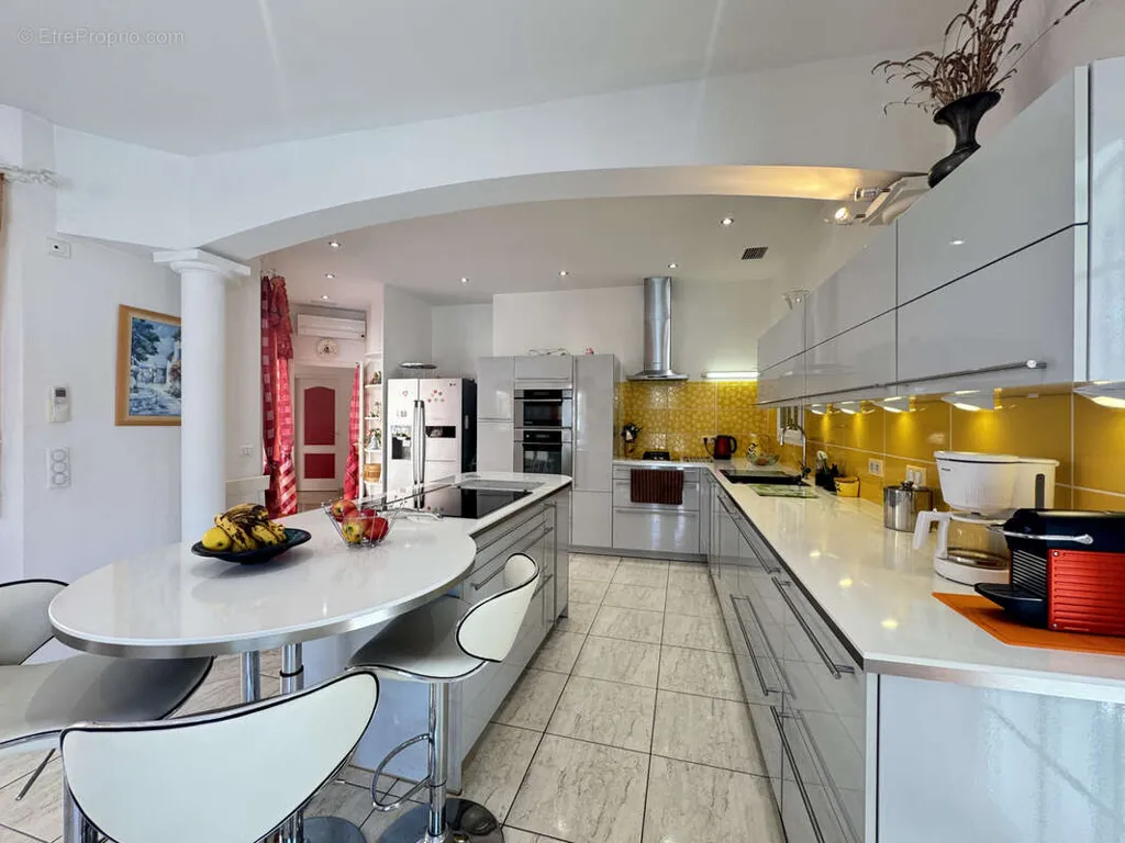 Cuisine - Villa avec Piscine dans un Secteur Calme à La Grande-Motte