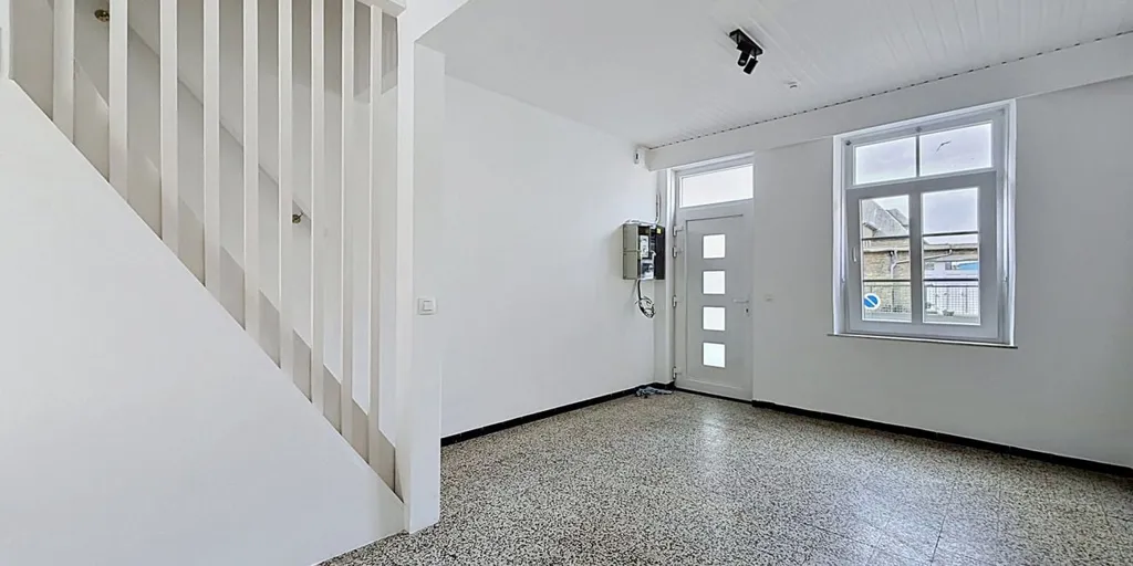 Entrée - Rijwoning Centrale avec Pellet à Ciney