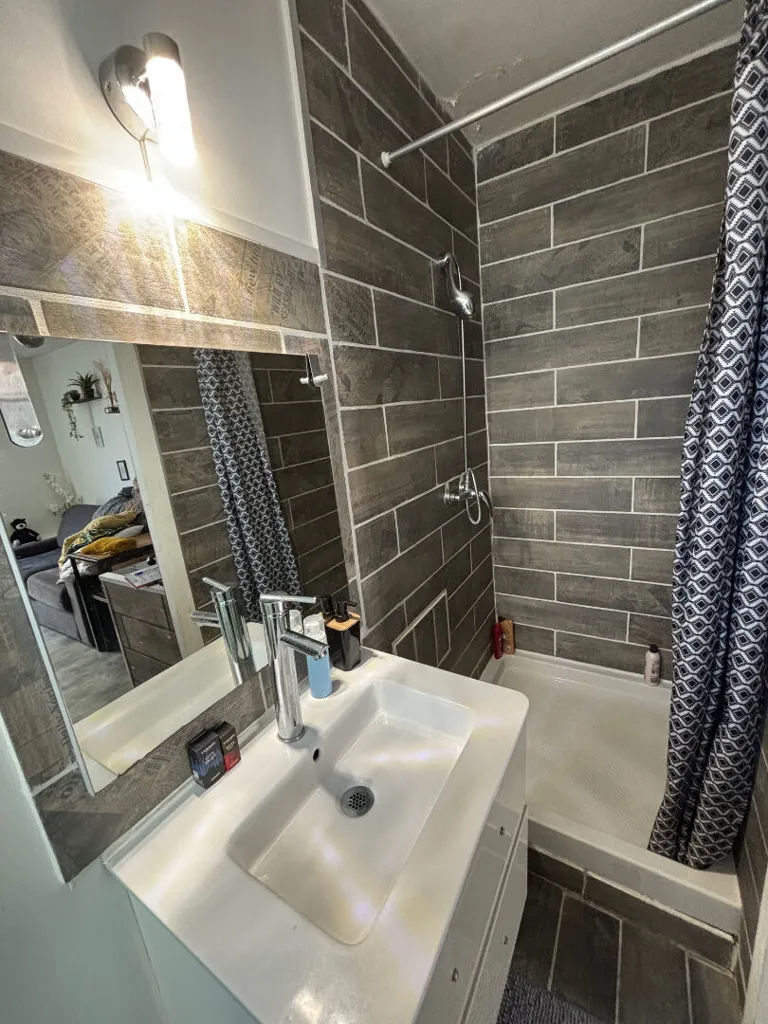 Salles de bain - Studio Meublé dans le Quartier des Graviers à Maisons-Laffitte
