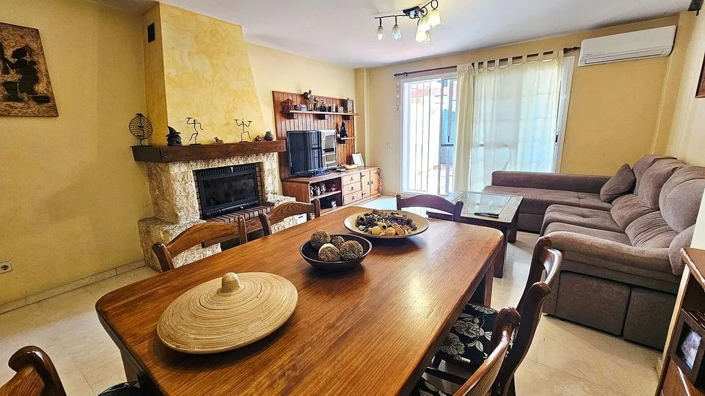 Salle à manger - Semi-detached House with Pool in Benalmádena