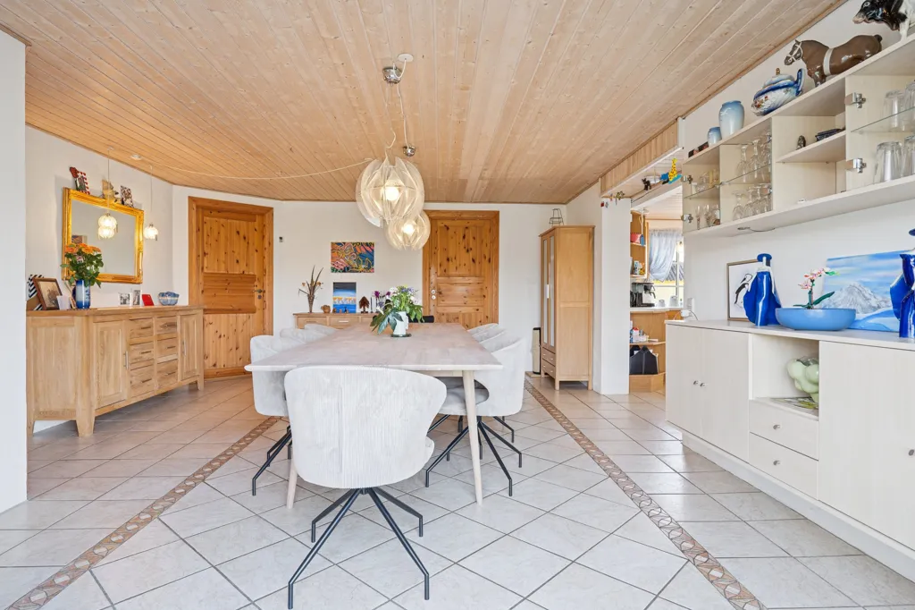 Comedor - House with Business Potential and Large Garden by Alling Å