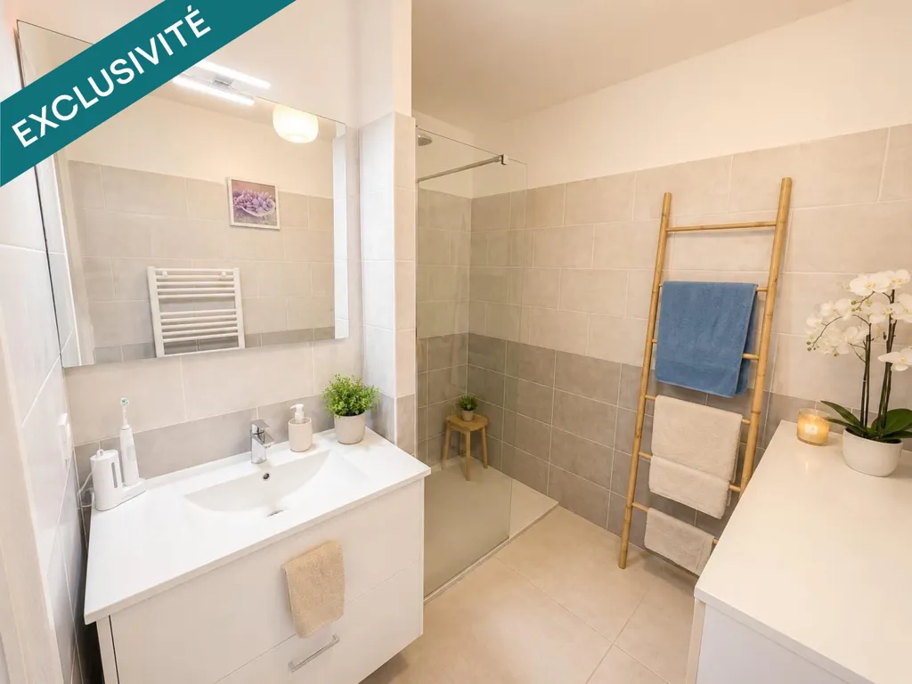 Salles de bain - Appartement 2 Pièces avec Terrasse et Jardin à Fréjus