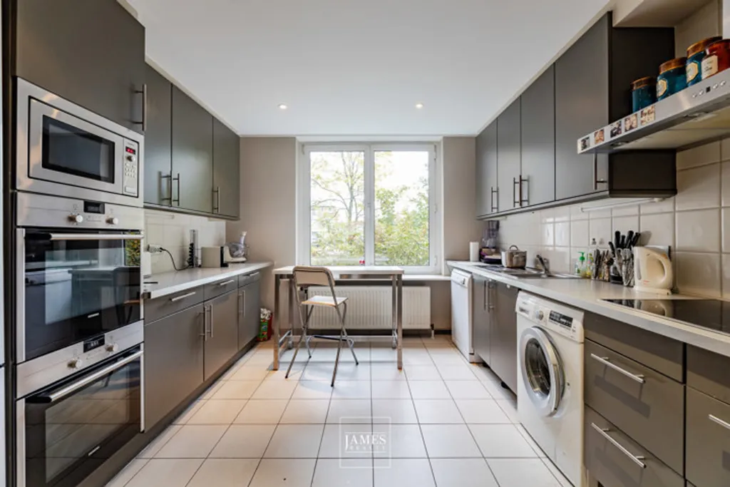 Cuisine - Appartement avec Vue sur le Jardin du Roi à Ixelles