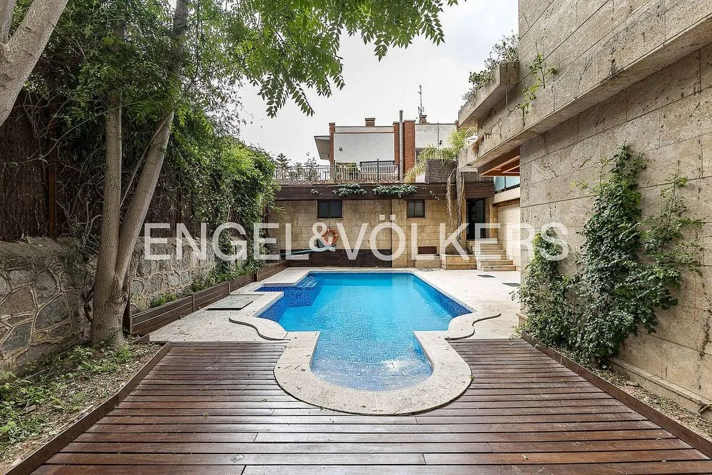 Pool - Señorial House with Pool in Sant Just Desvern
