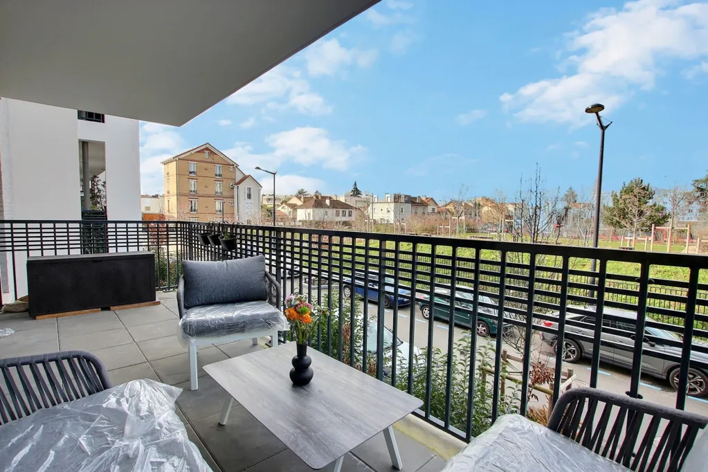 Balcon - Appartement Récent avec Vue Parc à Bois-Colombes
