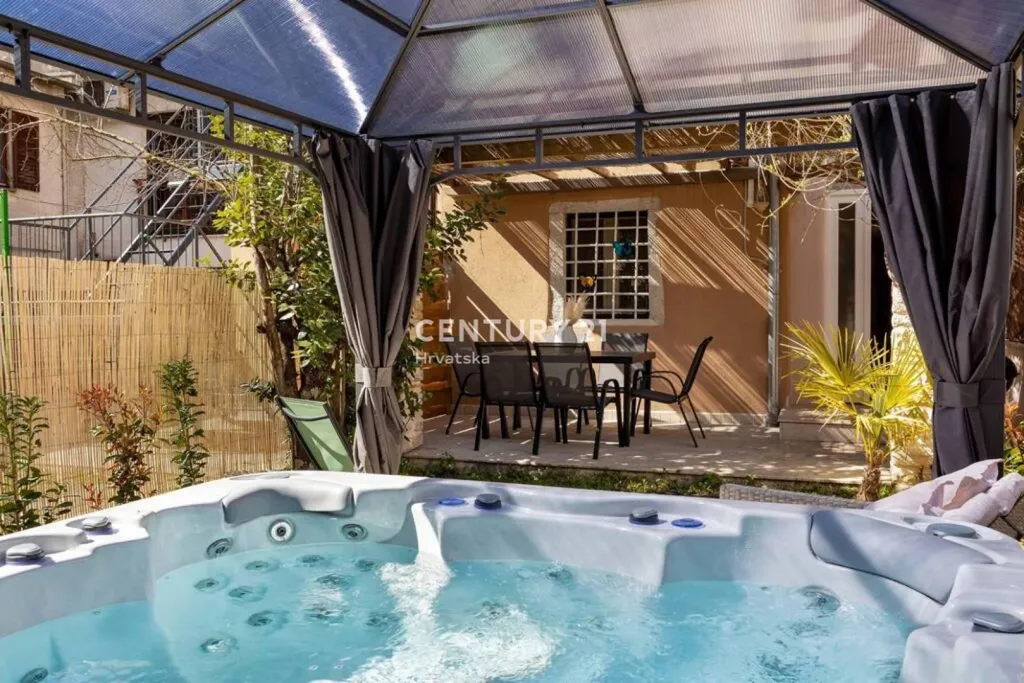 Terrasse - Three-Bedroom House with Garden in Pazin Centre