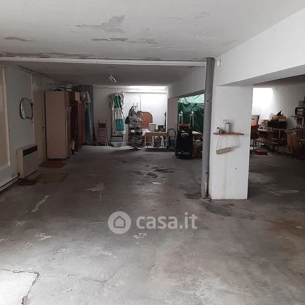 Garage - Villa with Pool in Vercelli