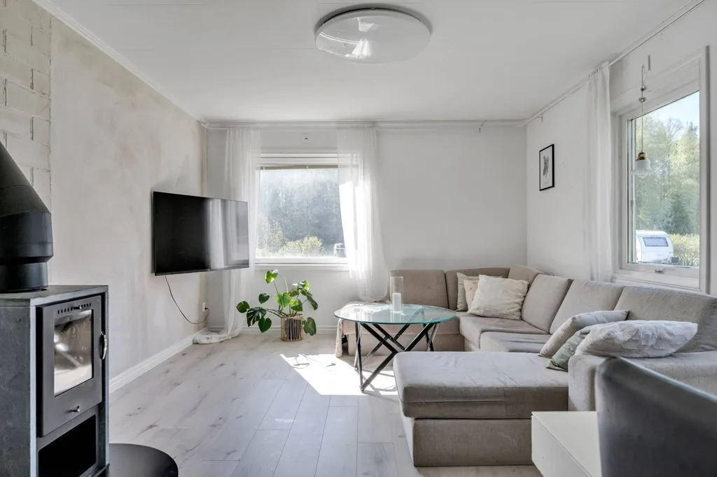 Séjour - 1.5-Storey Villa with Corner Plot in Gimo