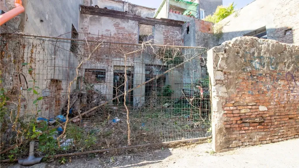 8-room house in IT
