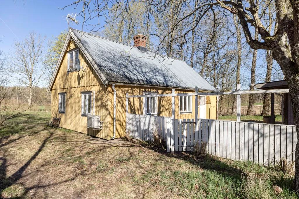 Välivaade - Divided Farm with Development Potential in Göstorp