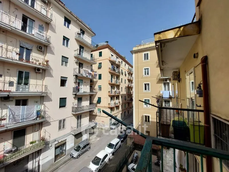 Rõdu - Three-Bedroom Flat with Balcony in Salerno