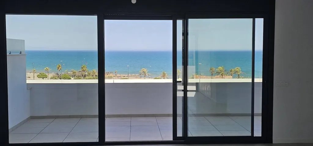 Balcone - Beachfront Apartment with Sea Views in Torremolinos