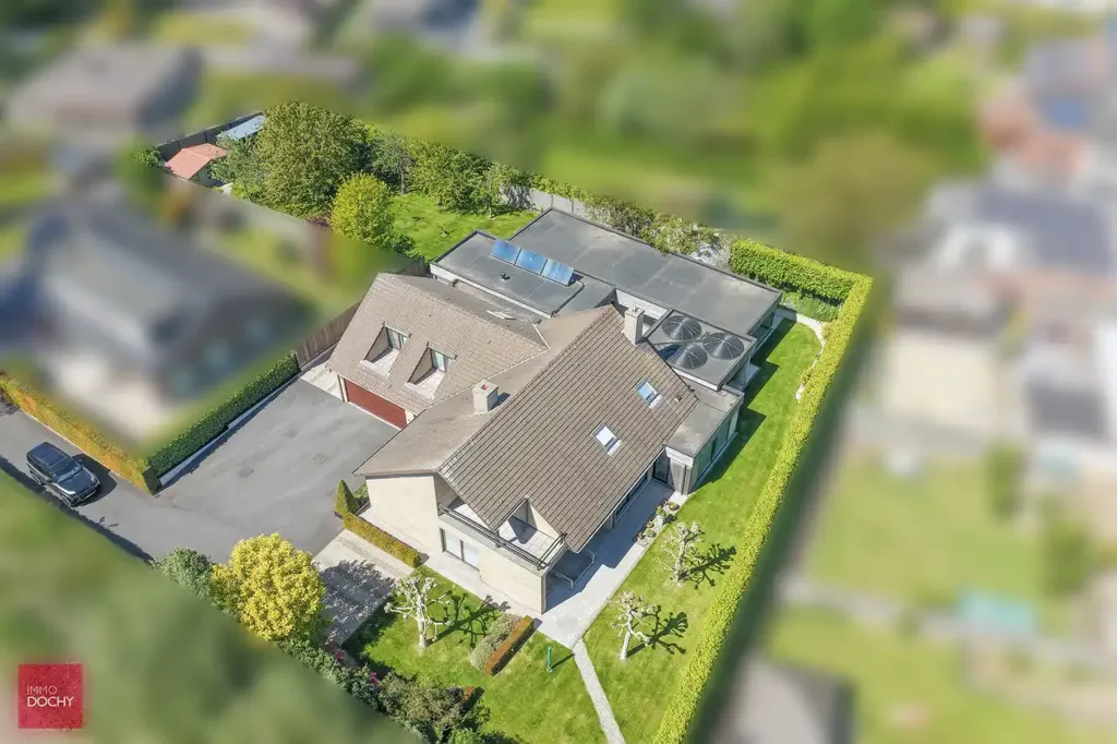 Õhuvaade - Spacious Villa with Indoor Pool in Suburb
