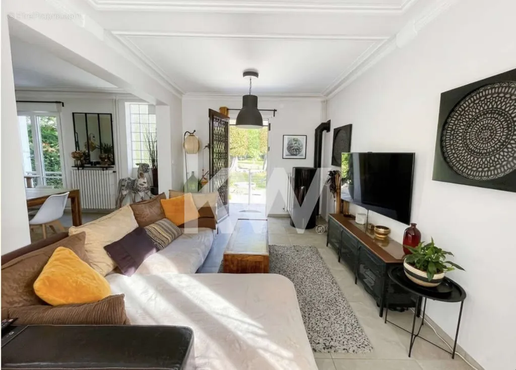 Elutuba - Mansard-Style House with Garden in Montmorency