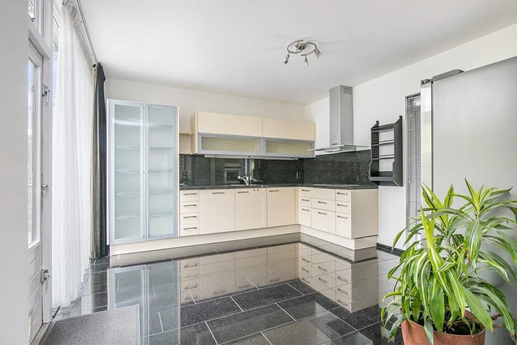 Cuisine - Partly-Furnished 4-Bedroom House with Garden in Voorburg