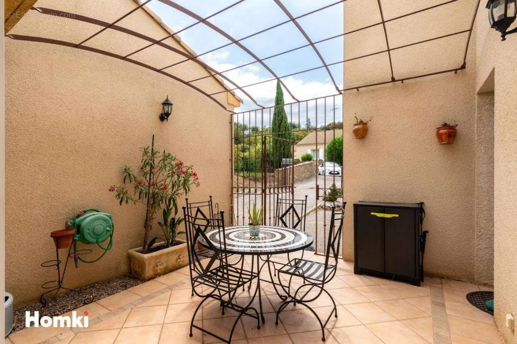 Terrasse - Villa avec Piscine à Montbrun-des-Corbières