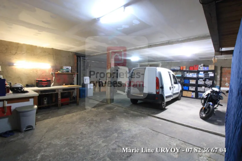 Garaaž - Spacious Apartment with Large Garage in Noves