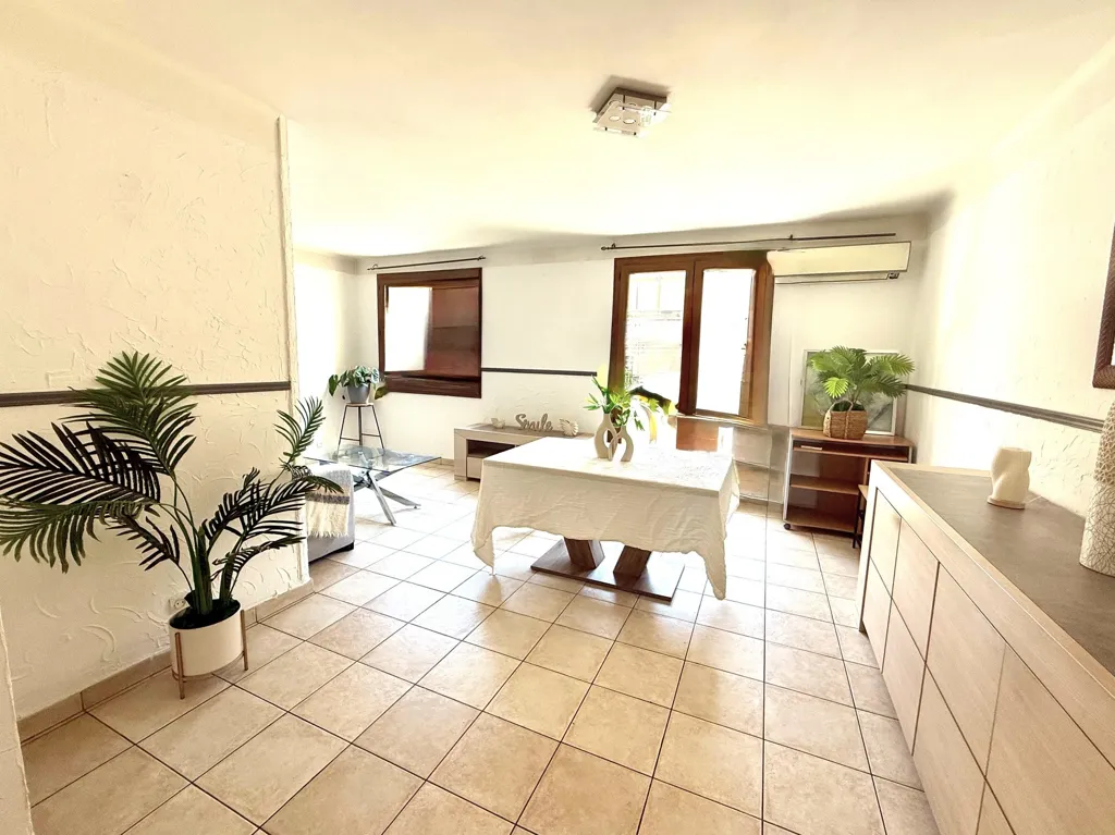 Söögituba - Converted T3 Apartment with Balcony in Marseille