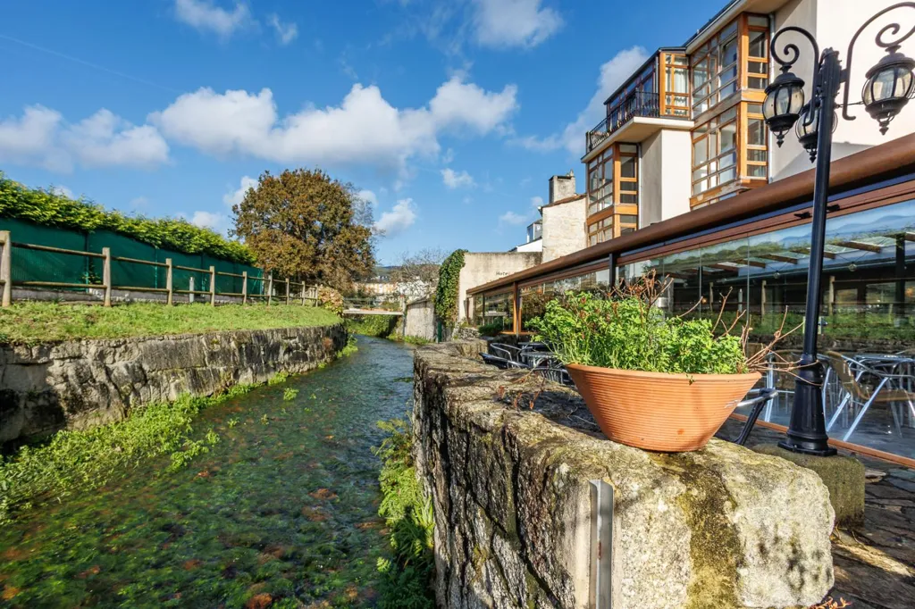 Garden - Traditional Hotel with River View in Valadouro