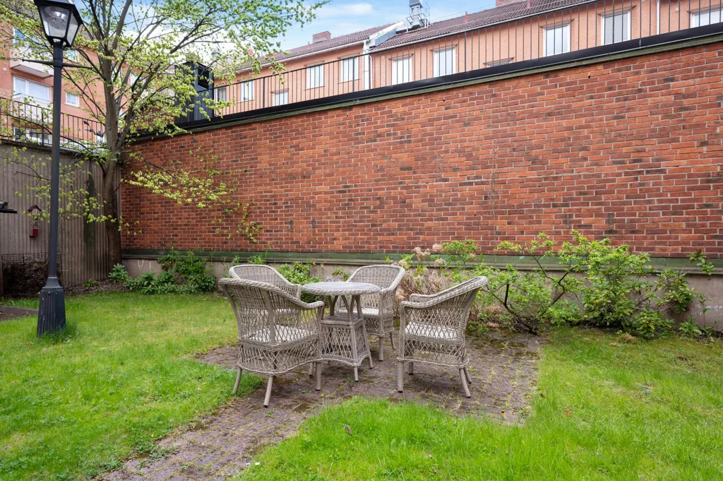 Jardin - Renovated Apartment with West-Facing Balcony in Brynäs