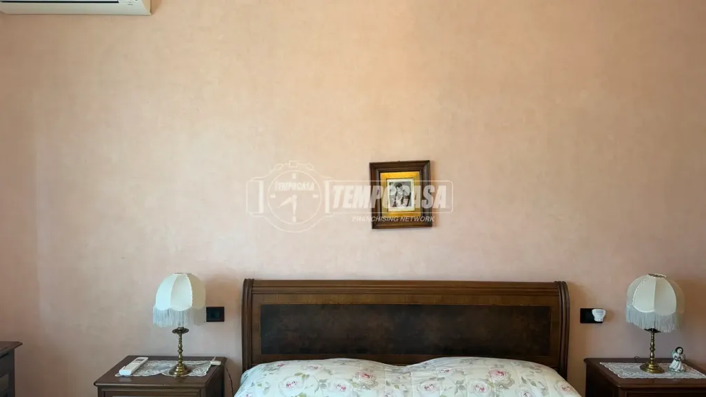 Chambres - Maison 8 pièces à IT