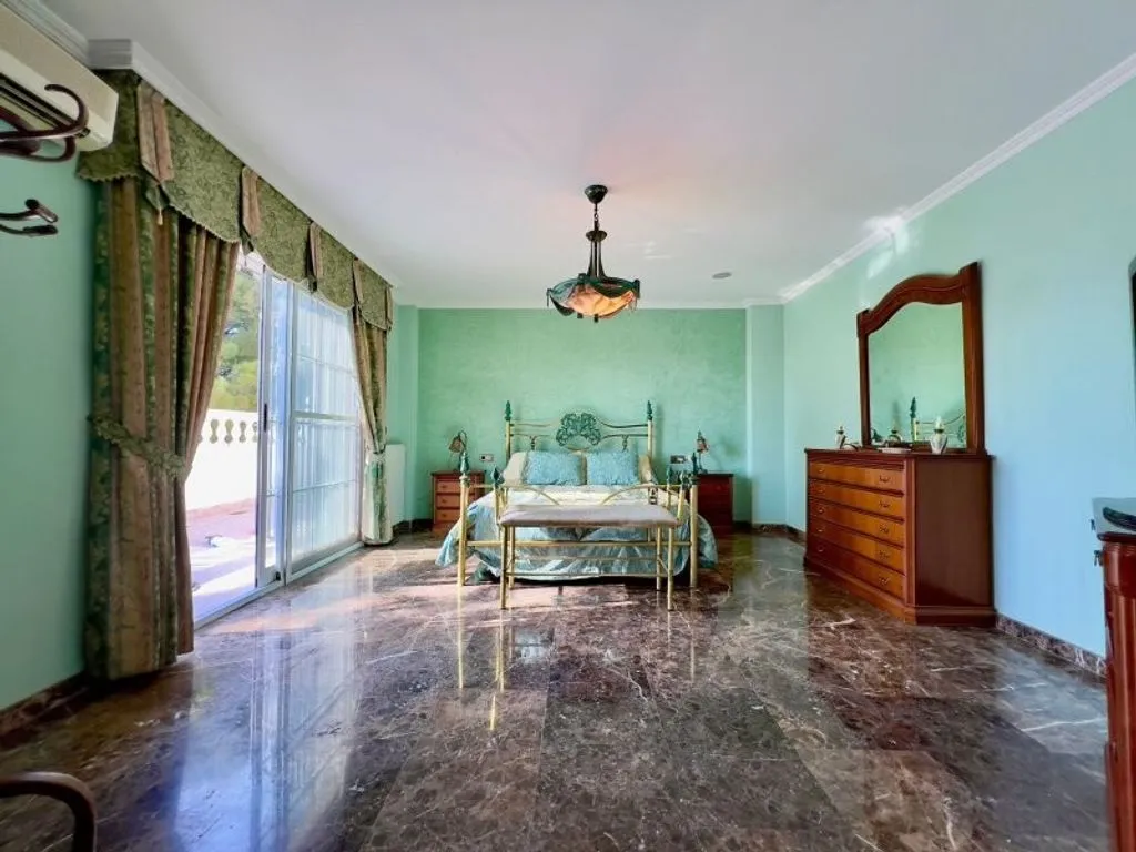 Magamistoad - Luxury Chalet with Pool in San Vicent del Raspeig