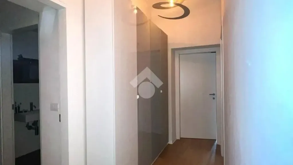 Entrée - Mansarded Apartment in Historic Building, Turin