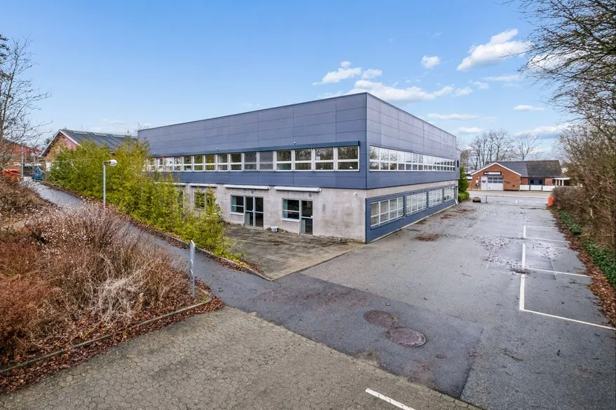 Välivaade - Architectural Office with Atrium in Østbirk