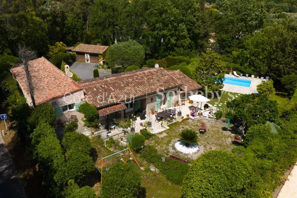 Vue aérienne - Villa Luxueuse avec Piscine à Peymeinade