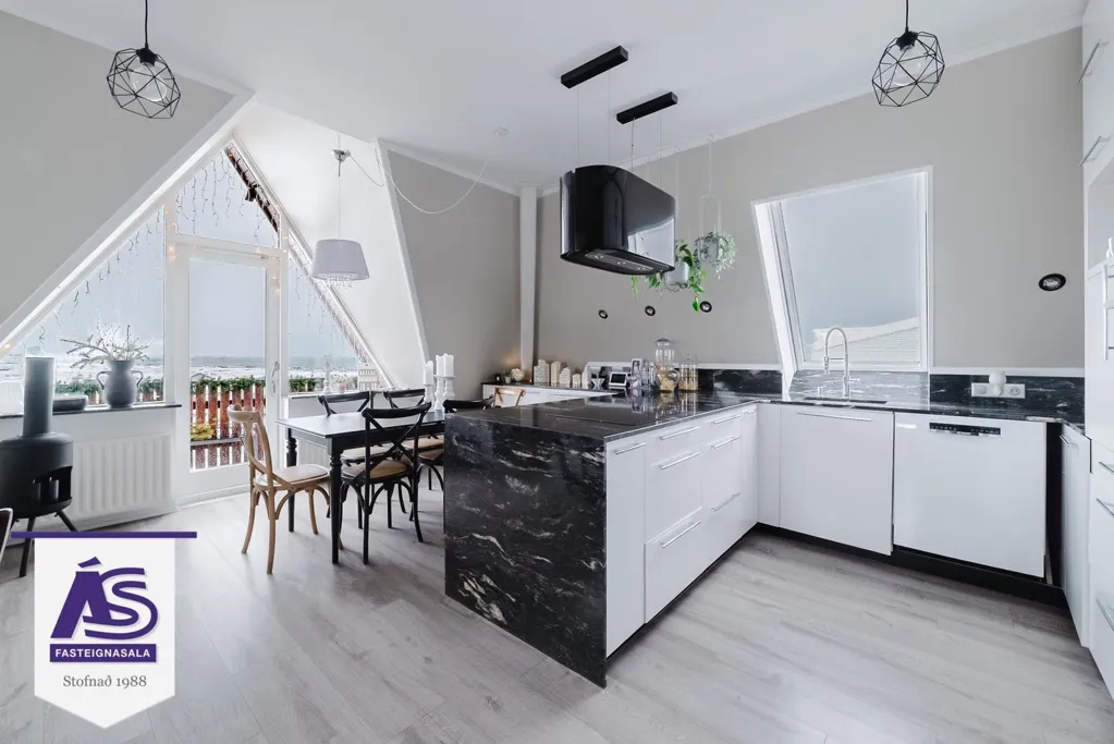 Cuisine - Terraced House with Garden in Hafnarfjörður