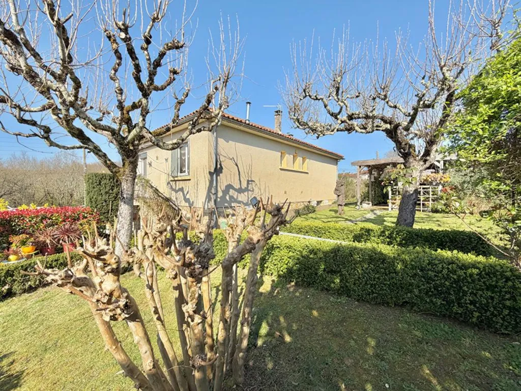 Aed - Renovated House with Garden in Luzech