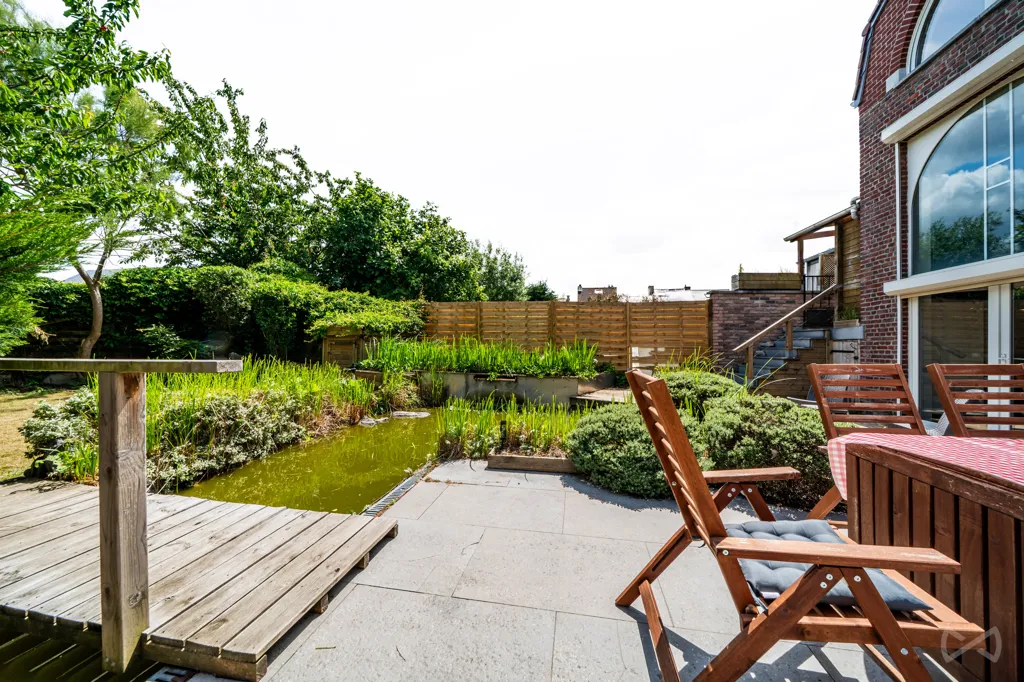 Terrass - Three-Storey House with Terrace in Bray