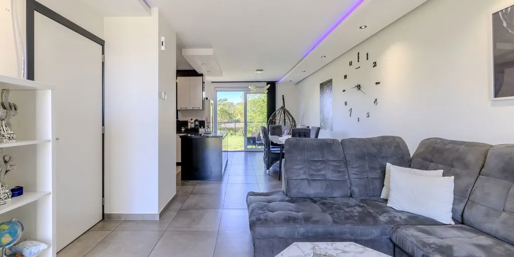 Séjour - Maison Moderne avec Espace Vert à Balen