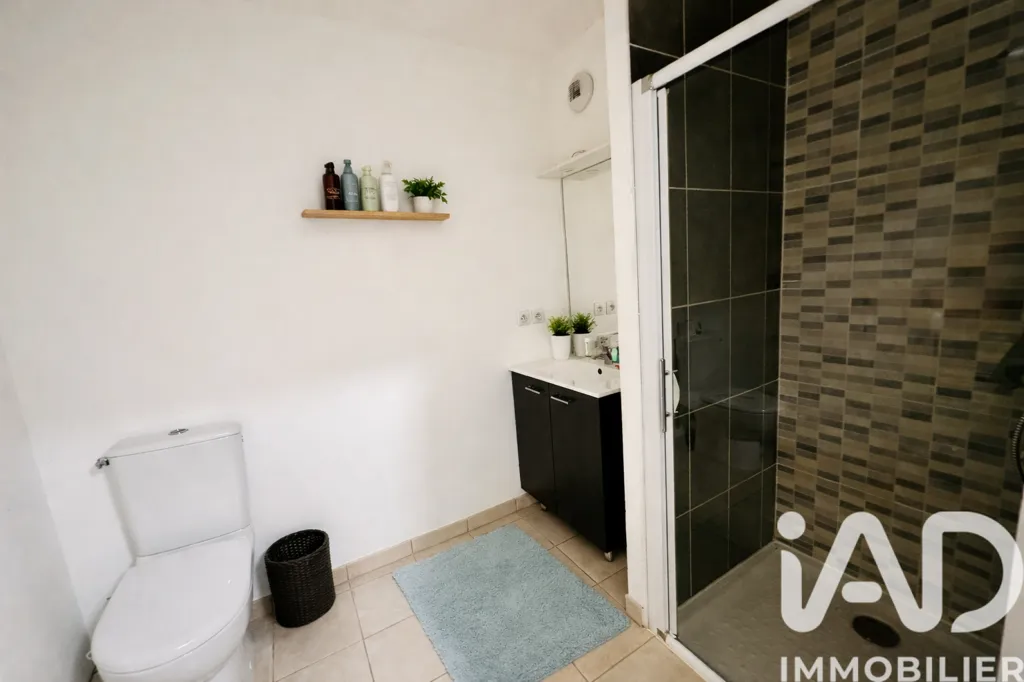 Salles de bain - Appartement T2 avec Loggia et Parking à Chartres