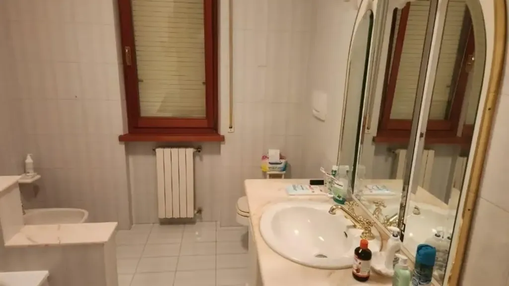 Salles de bain - Spacious Apartment with Terrace in Brugnetto, Trecastelli