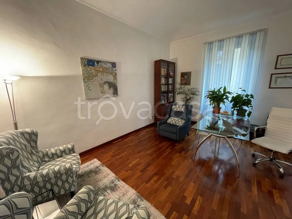 Séjour - Rustic Apartment with Balcony in Cuneo