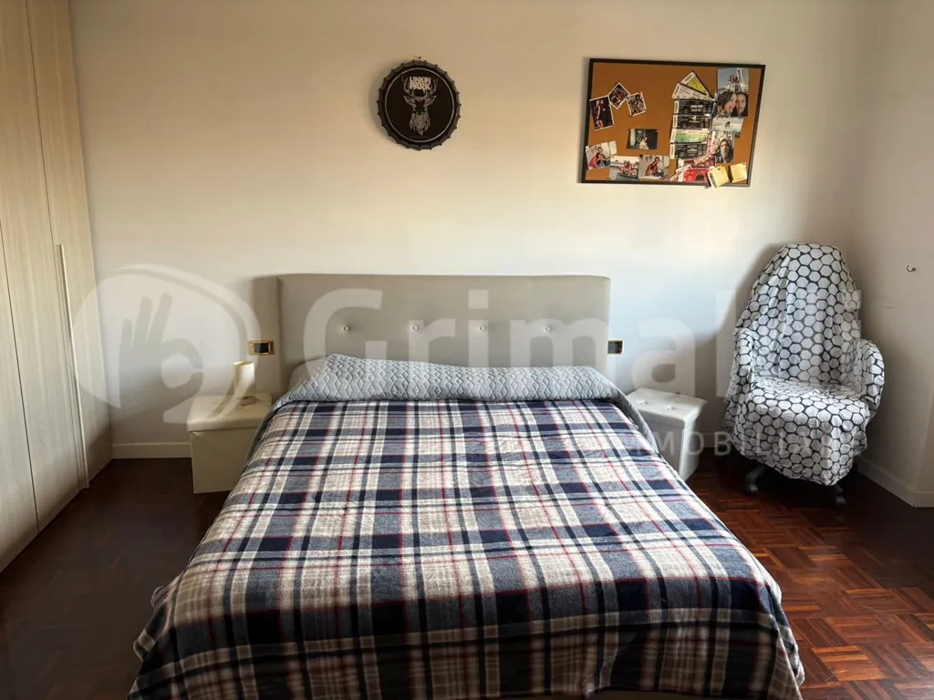 Chambres - 4-Bedroom Apartment with Panoramic Balconies in Monza