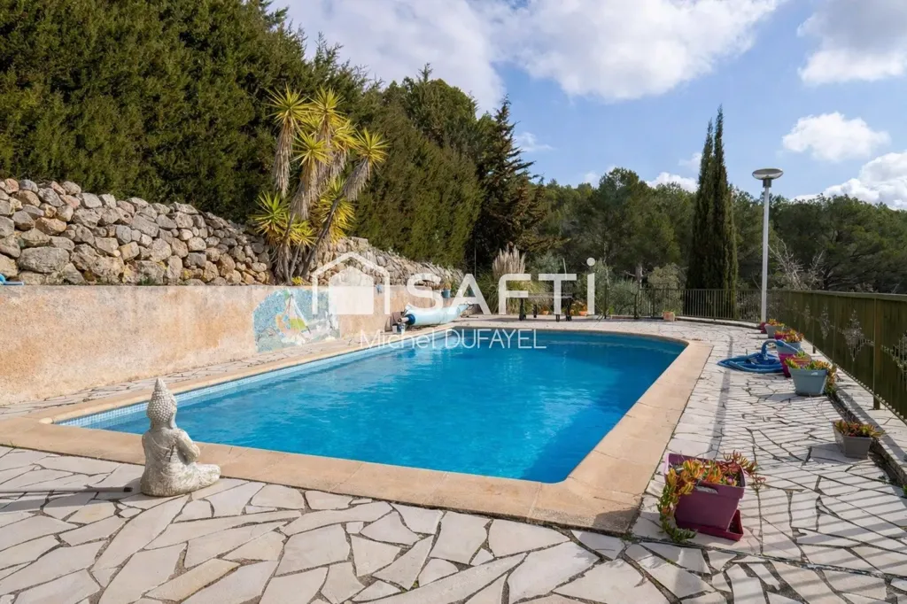 Piscine - Maison Provençale avec Piscine à Claviers